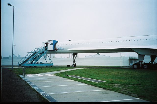 Concorde před budoucím leteckým muzeem v aerálu Airbusu na letišti v Toulouse
